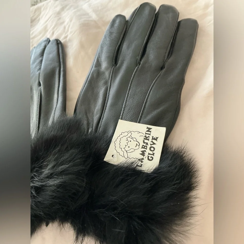 Lambskin gloves with fur trim - Picture 3 of 3